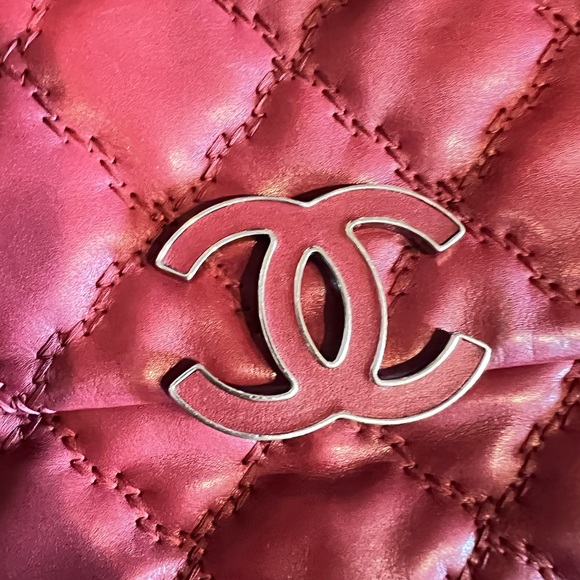 Chanel Burgundy Quilted Shoulder Bag - Picture 5 of 16